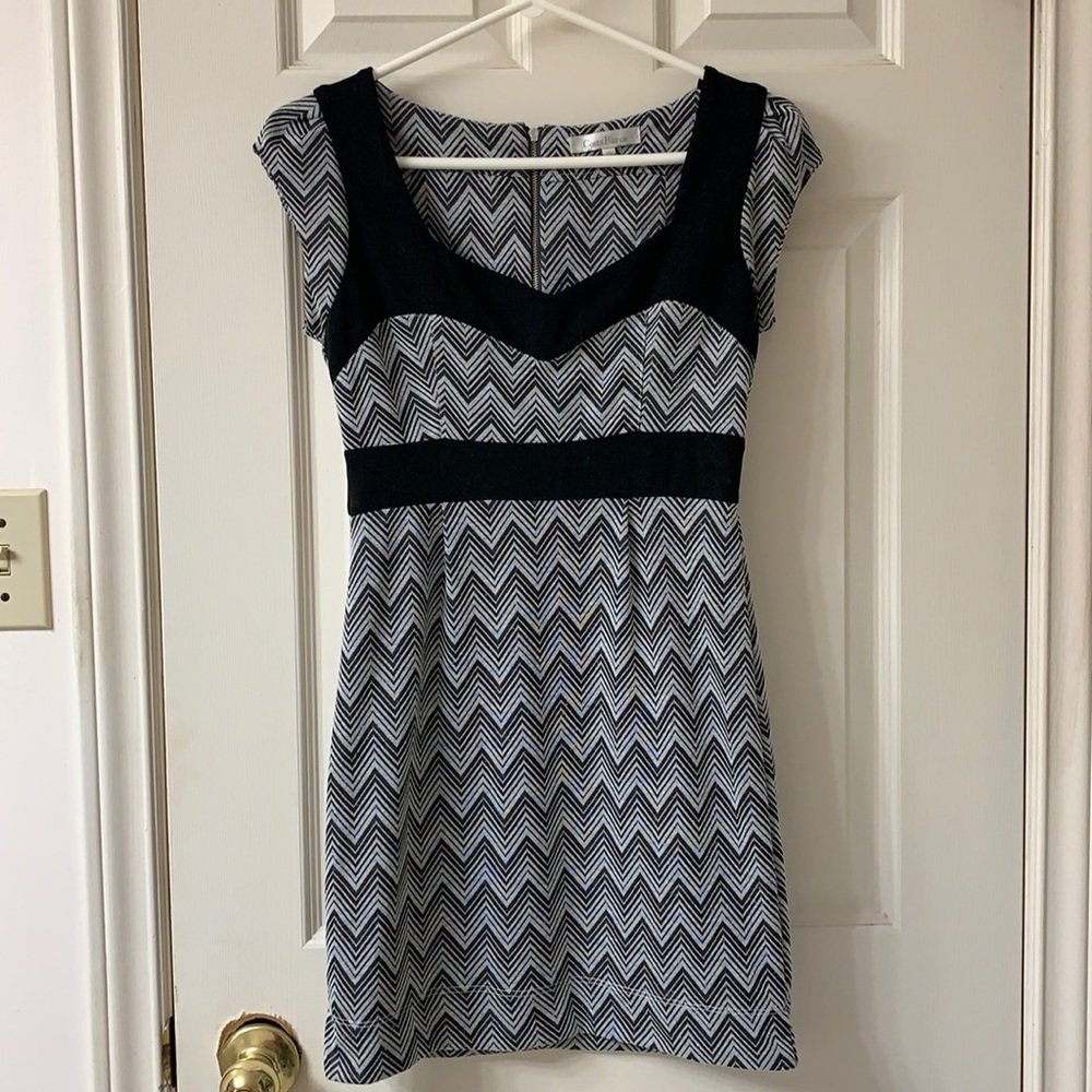 🌷3 for $25🌷Costa Blanca, US S, Grey & Black Zigzag Print Bodycon Dress